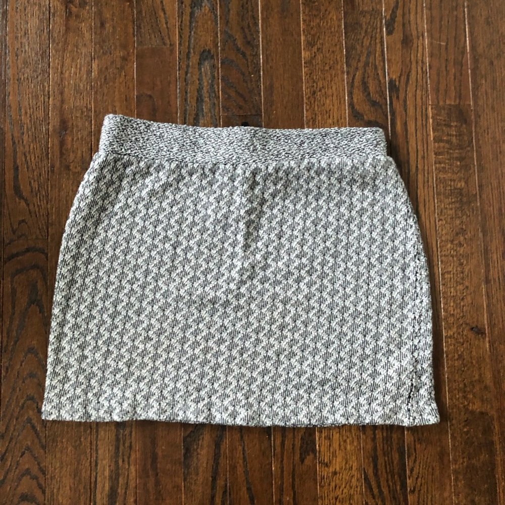 Ann Taylor LOFT Women’s S Black/White Knit Loop Stitch Elastic Waist Mini Skirt - Picture 8 of 10